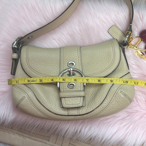 Elegant Cream Leather Coach vintage Soho Shoulder Bag - Picture 8 of 9